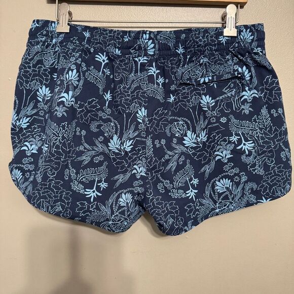 Patagonia blue printed short size large 2” inseam - Picture 2 of 7